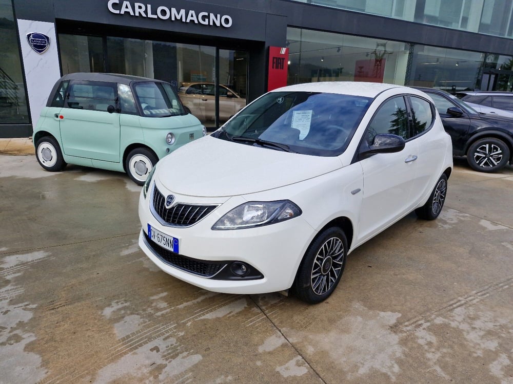 Lancia Ypsilon usata a Cosenza
