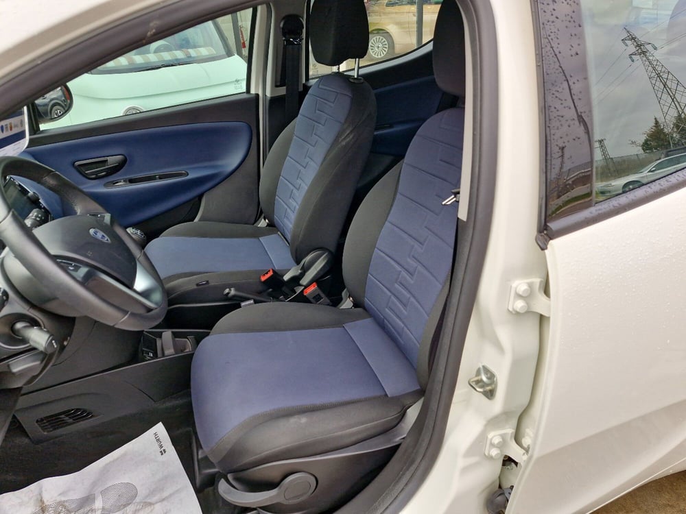 Lancia Ypsilon usata a Cosenza (17)