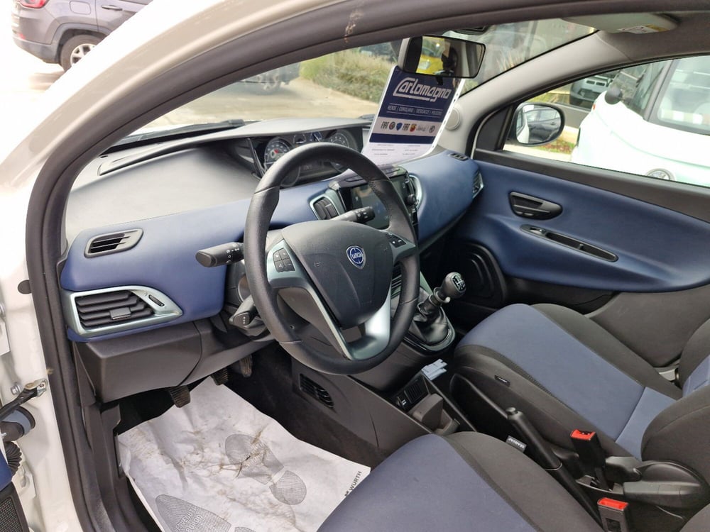 Lancia Ypsilon usata a Cosenza (18)