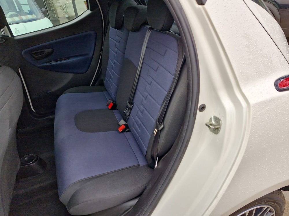 Lancia Ypsilon usata a Cosenza (19)