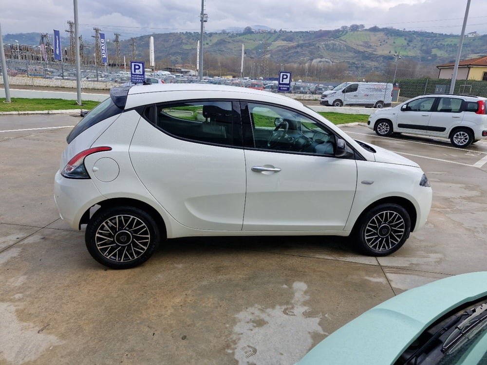 Lancia Ypsilon usata a Cosenza (7)