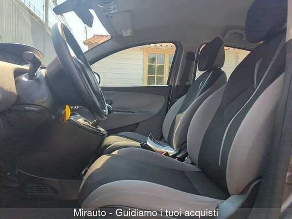 Lancia Ypsilon usata a Roma (10)