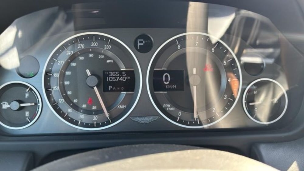 Aston Martin DBS Volante usata a Bologna (12)