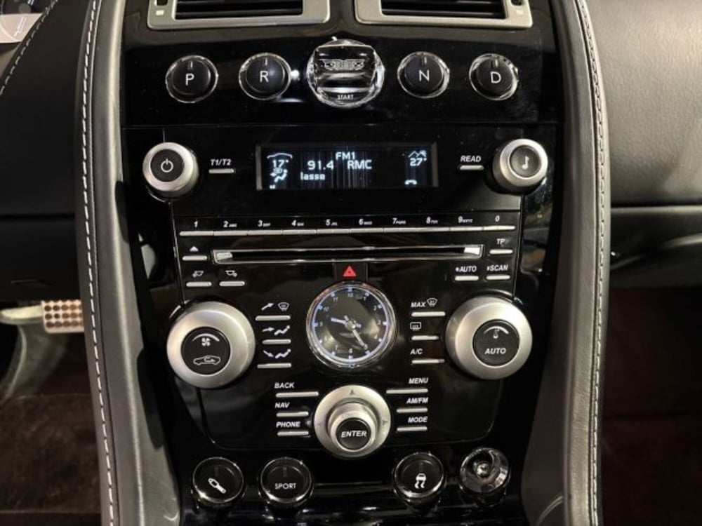Aston Martin DBS Volante usata a Bologna (13)