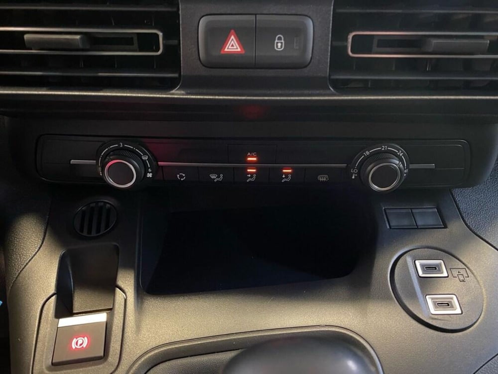Peugeot Partner Furgone nuova a Torino (11)