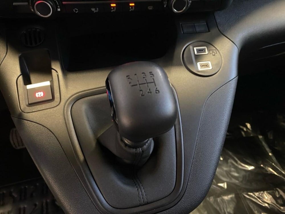 Peugeot Partner Furgone nuova a Torino (12)