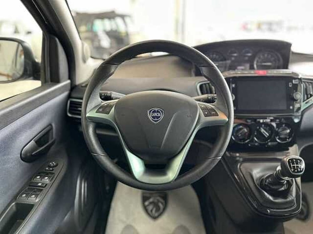 Lancia Ypsilon usata a Venezia (13)