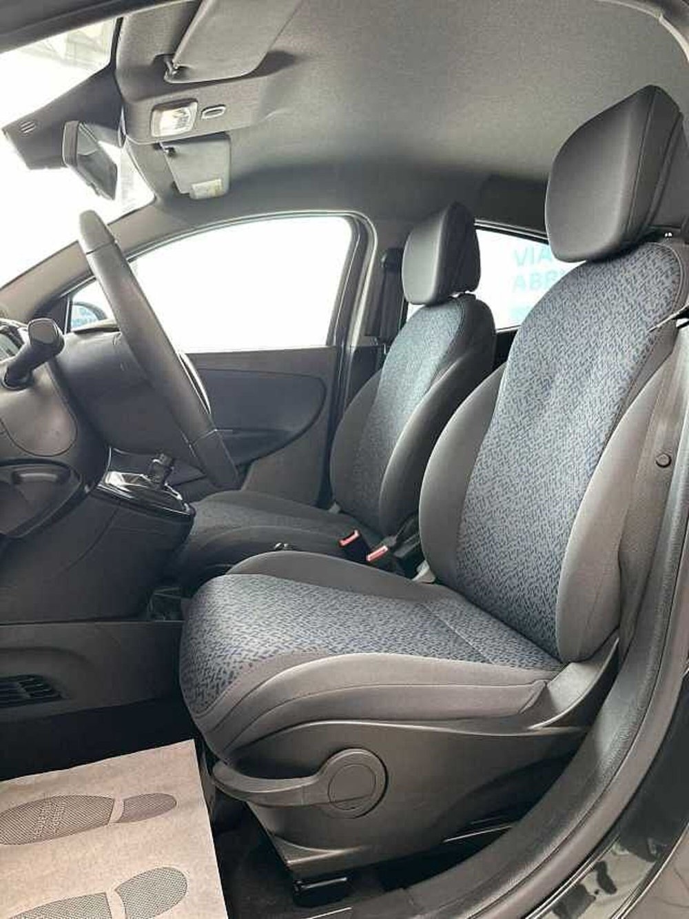 Lancia Ypsilon usata a Venezia (7)