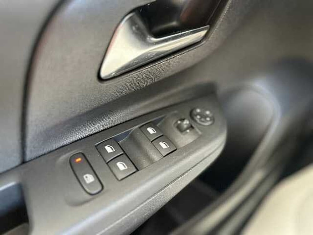 Opel Corsa usata a Venezia (18)