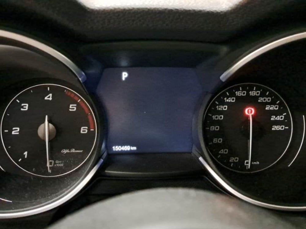 Alfa Romeo Stelvio usata a Salerno (10)