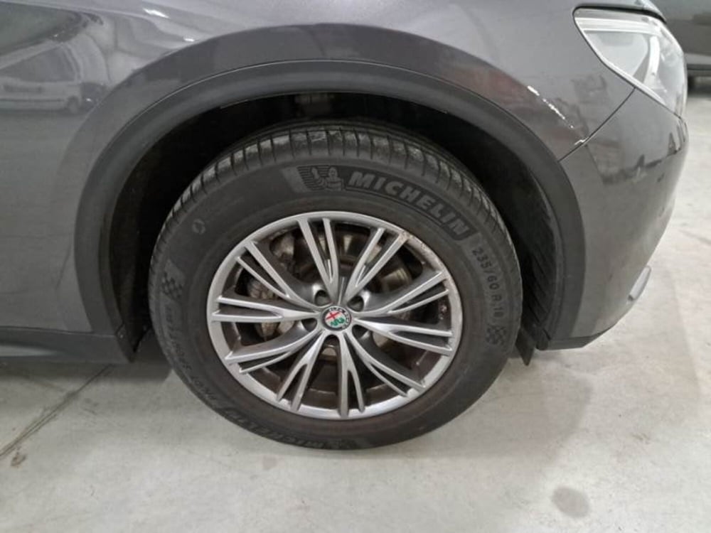 Alfa Romeo Stelvio usata a Salerno (17)