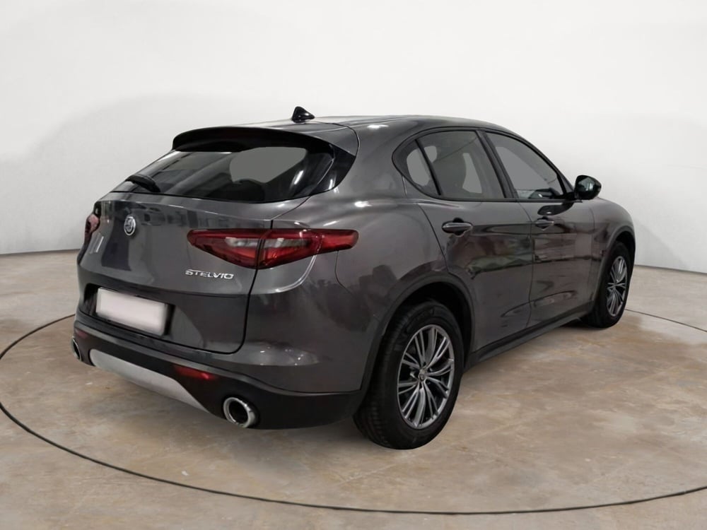 Alfa Romeo Stelvio usata a Salerno (3)