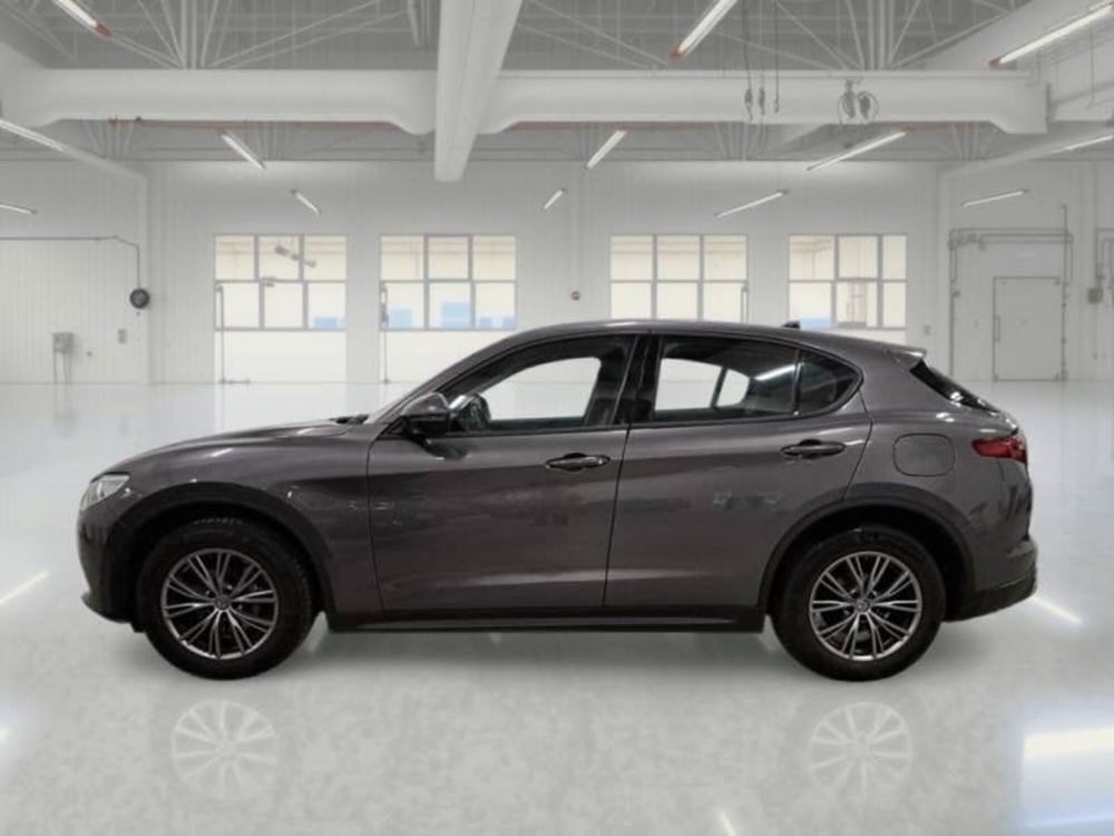 Alfa Romeo Stelvio usata a Salerno (4)