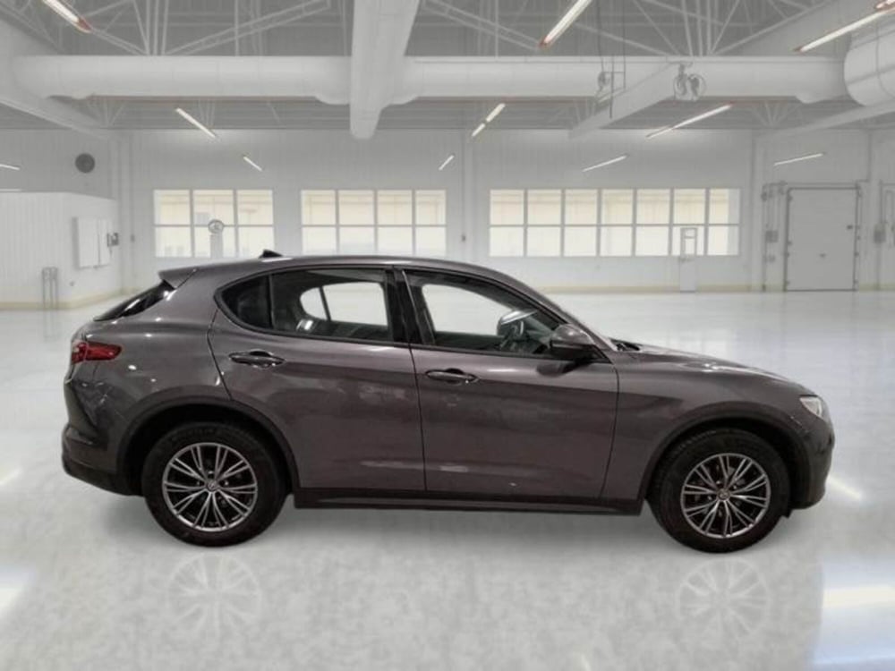 Alfa Romeo Stelvio usata a Salerno (5)
