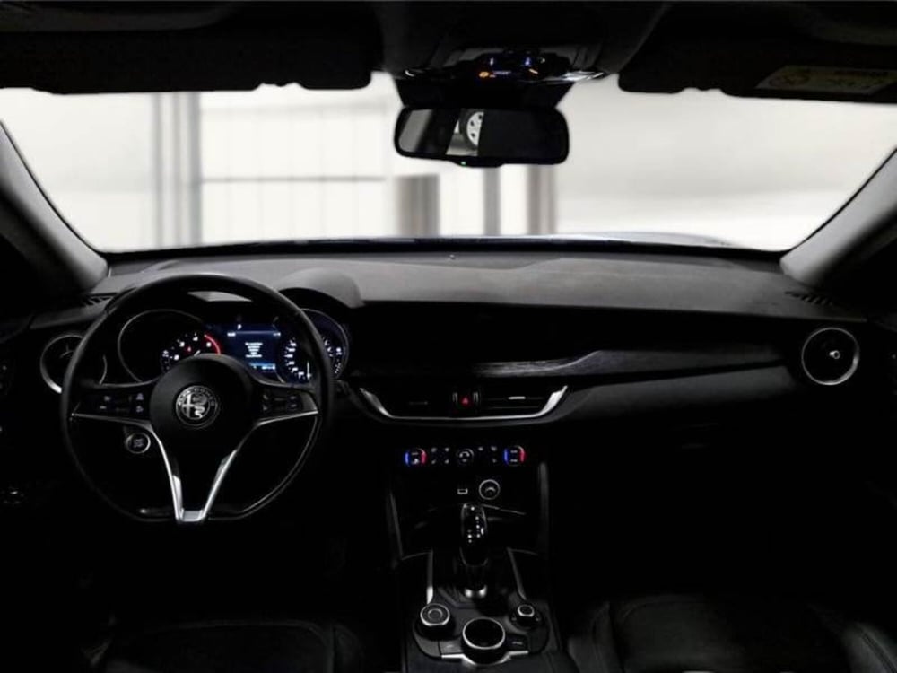 Alfa Romeo Stelvio usata a Salerno (9)