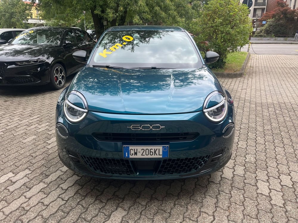 Fiat 600 nuova a Milano (2)