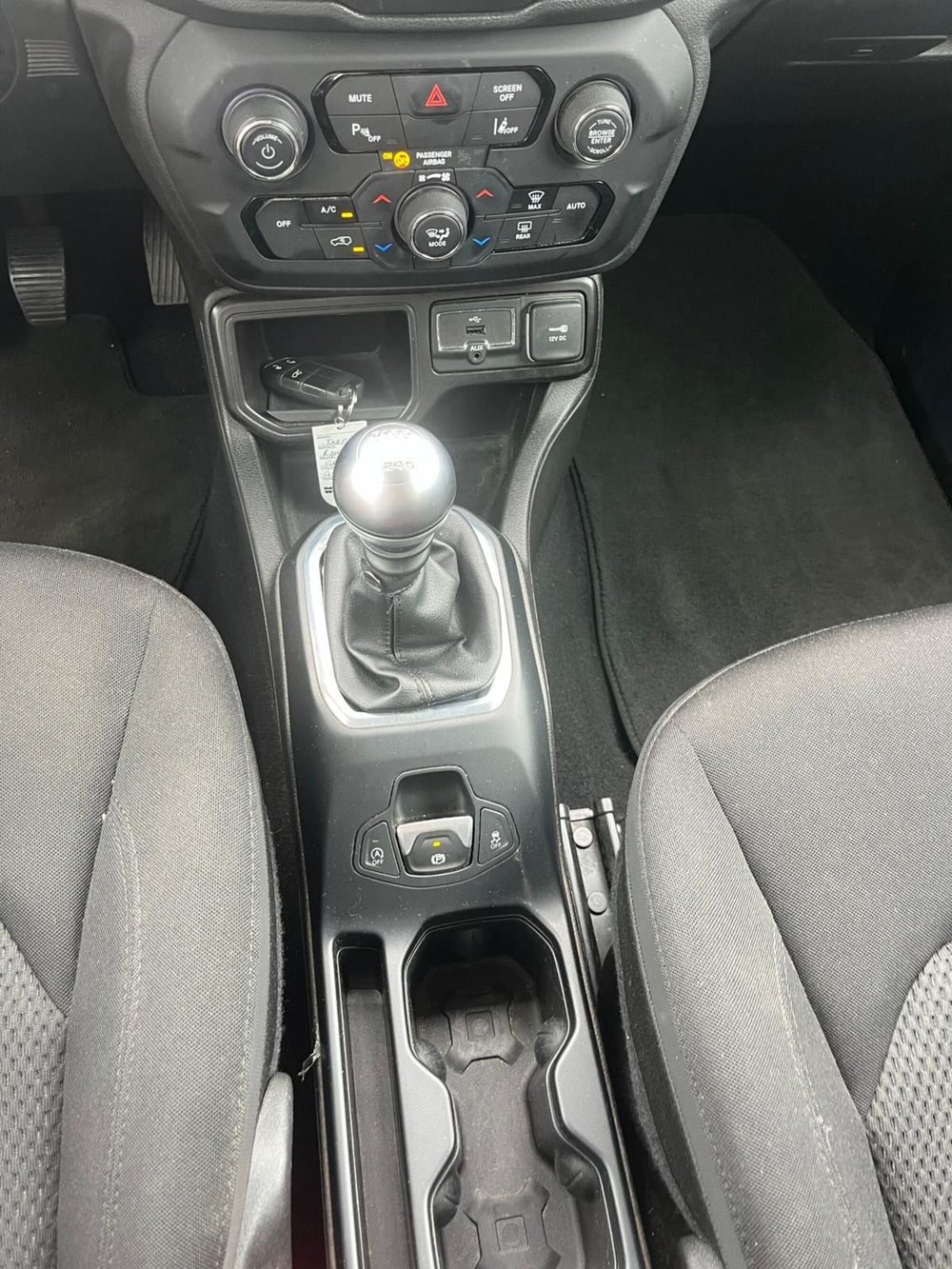 Jeep Renegade usata a Milano (17)