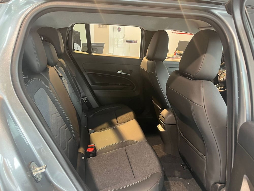 Jeep Avenger nuova a Milano (14)