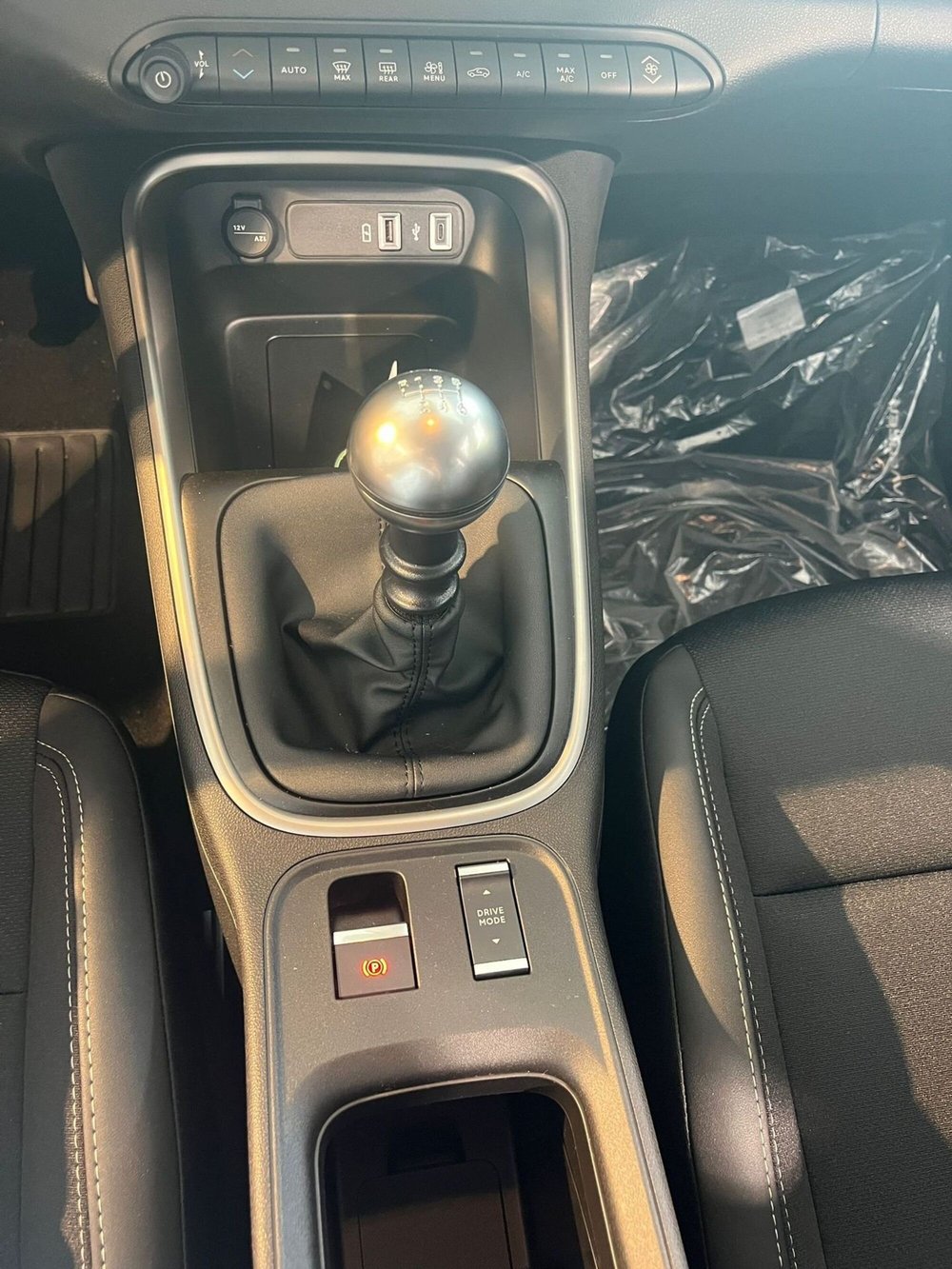 Jeep Avenger nuova a Milano (16)