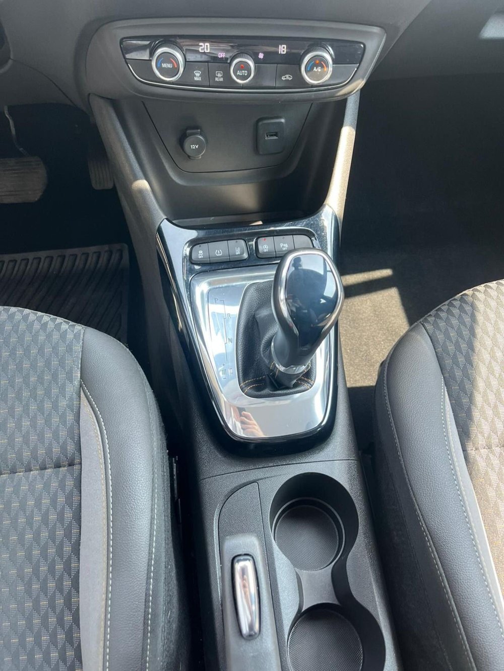 Opel Crossland X usata a Milano (16)