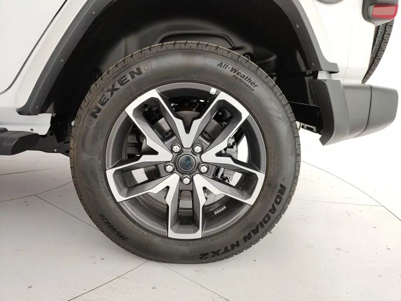 Jeep Wrangler Unlimited nuova a Caserta (12)