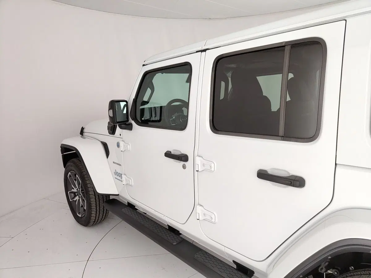 Jeep Wrangler Unlimited nuova a Caserta (13)