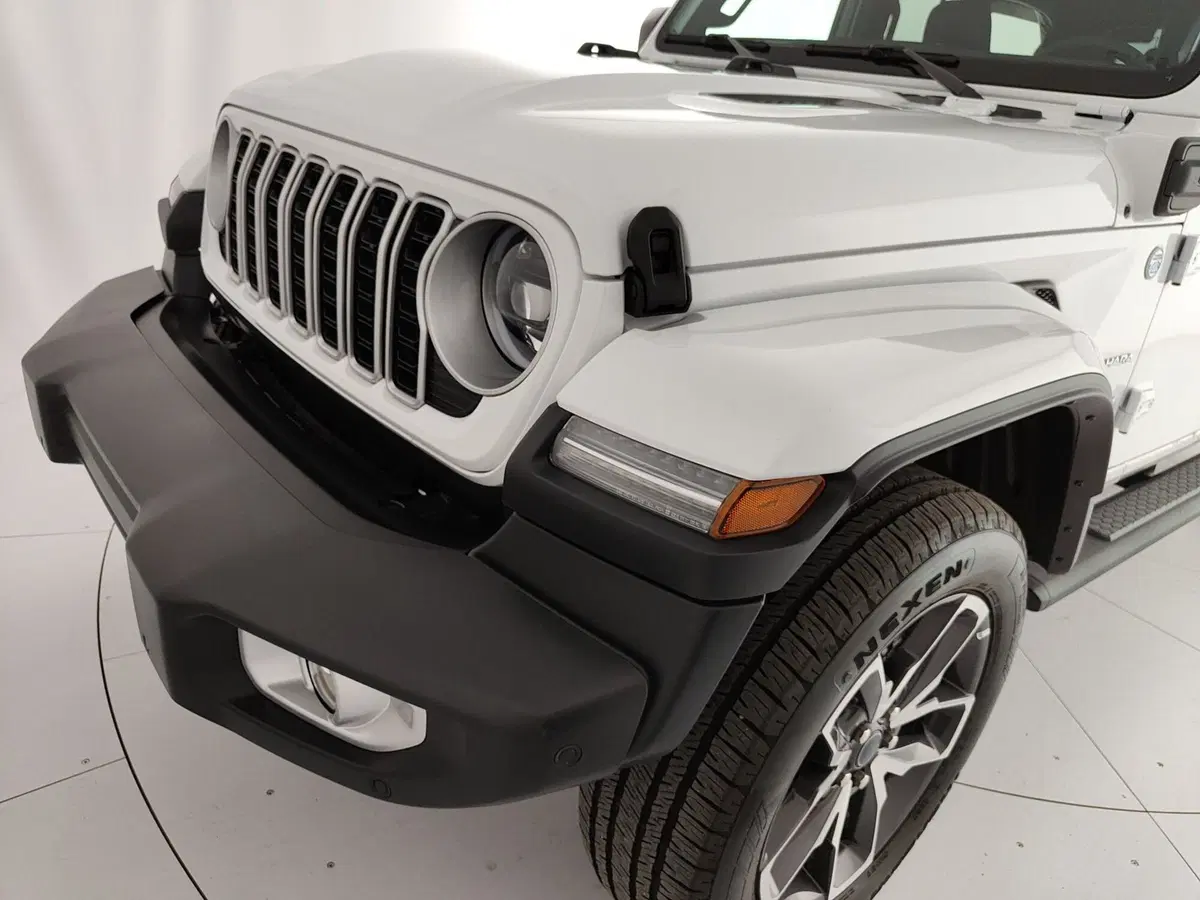 Jeep Wrangler Unlimited nuova a Caserta (16)
