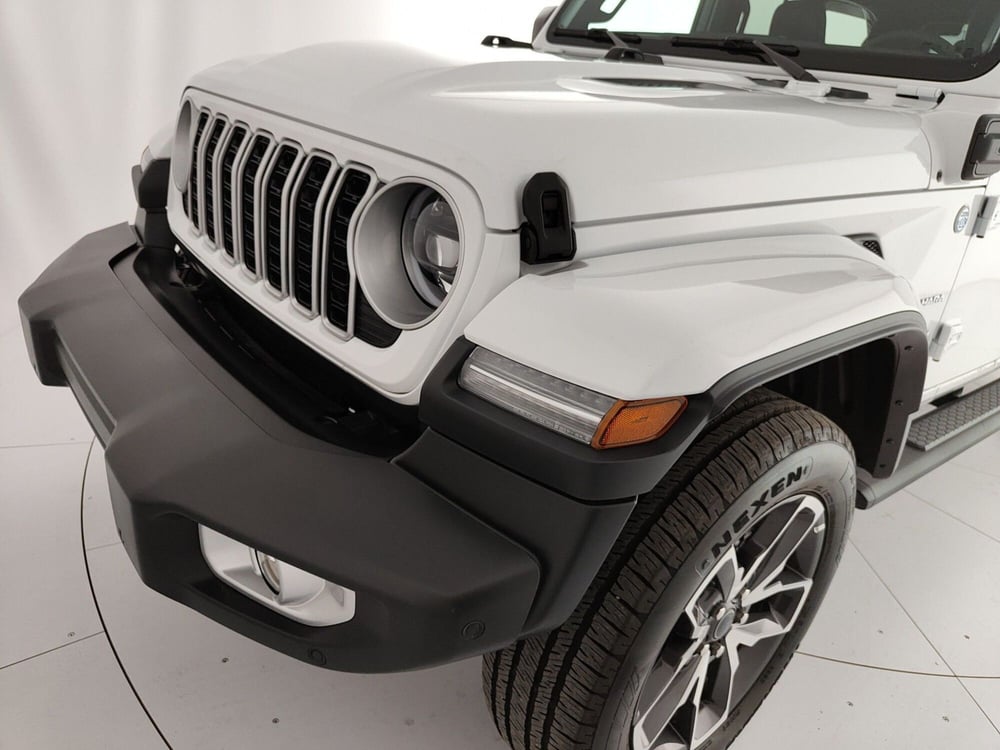 Jeep Wrangler Unlimited nuova a Caserta (16)