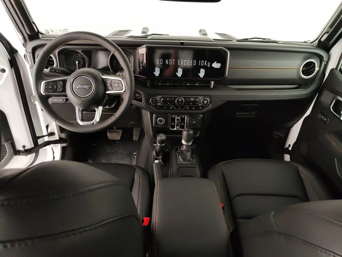 Jeep Wrangler Unlimited nuova a Caserta (18)
