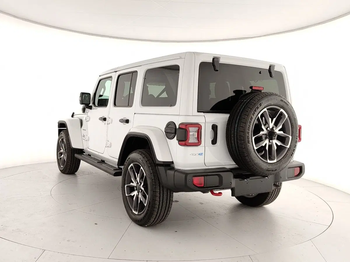 Jeep Wrangler Unlimited nuova a Caserta (4)