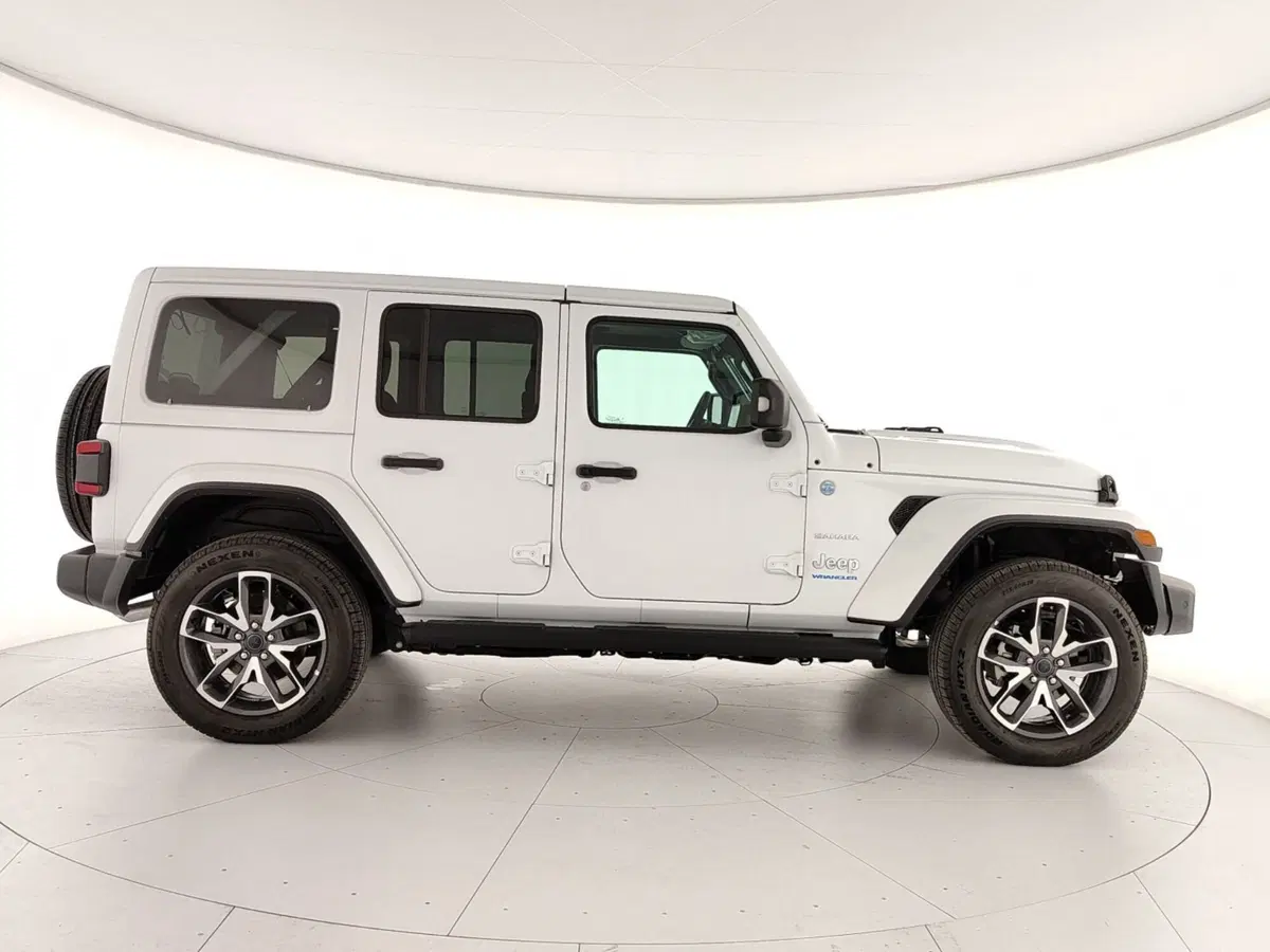 Jeep Wrangler Unlimited nuova a Caserta (7)