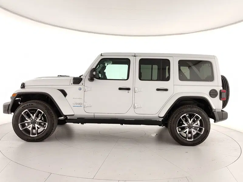 Jeep Wrangler Unlimited nuova a Caserta (8)