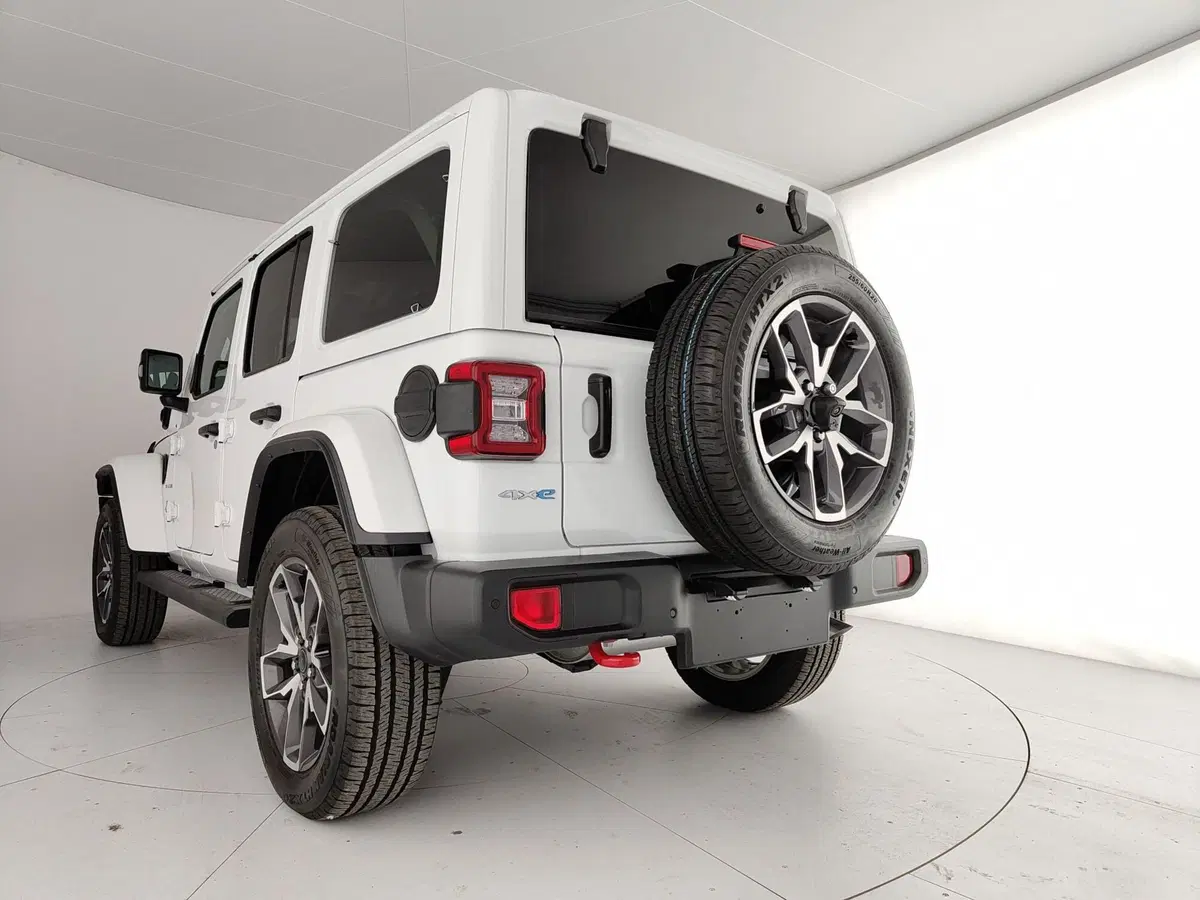 Jeep Wrangler Unlimited nuova a Caserta (9)