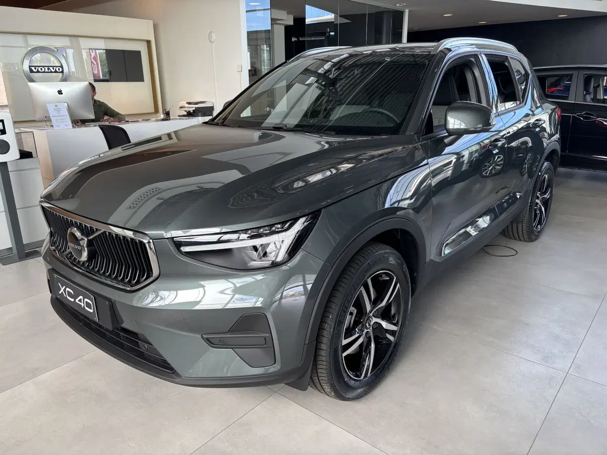Volvo XC40 nuova a Ferrara