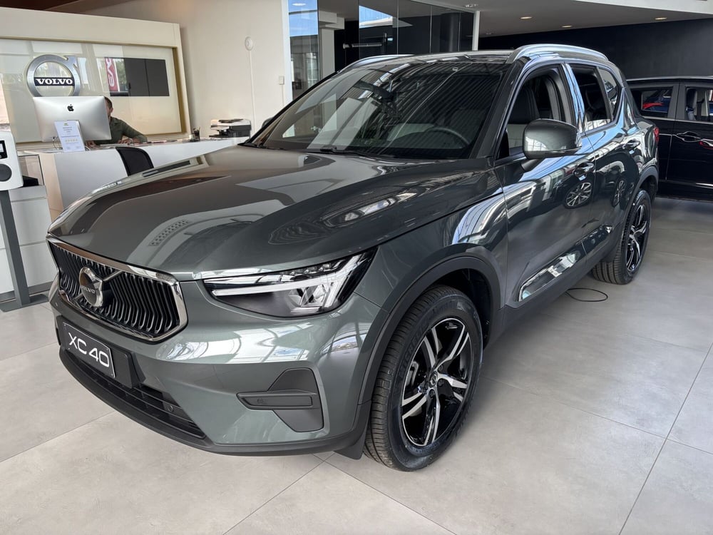 Volvo XC40 nuova a Ferrara