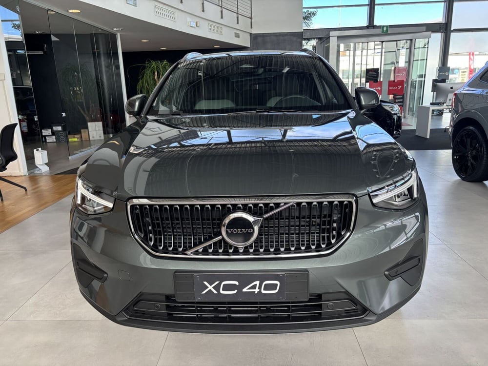 Volvo XC40 nuova a Ferrara (2)