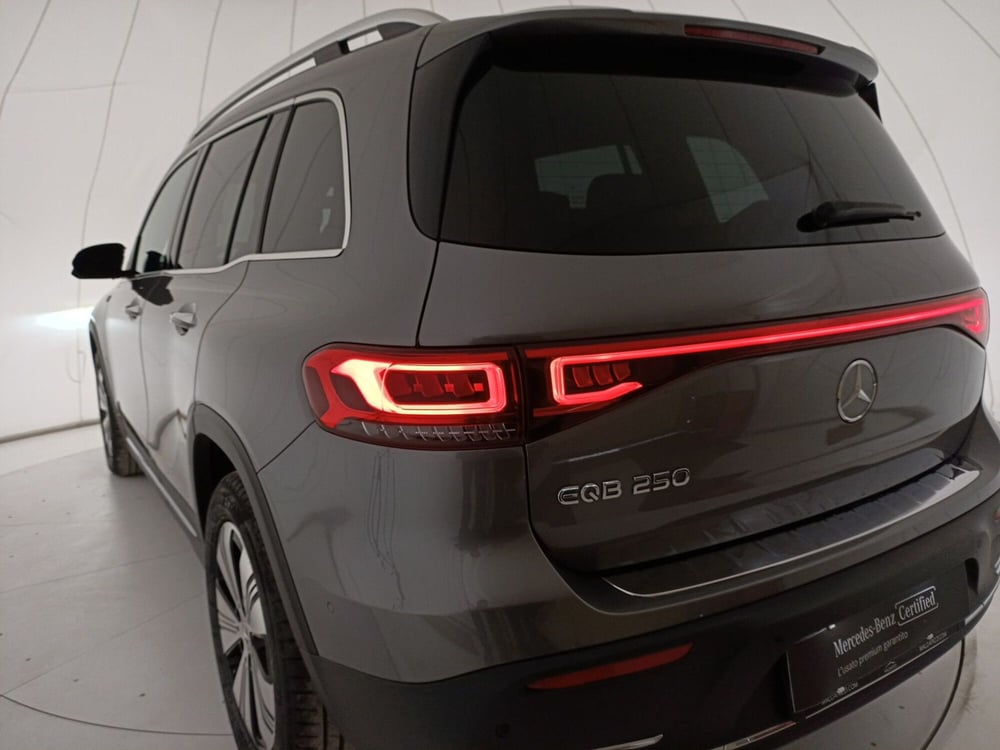 Mercedes-Benz EQB usata a Bari (12)