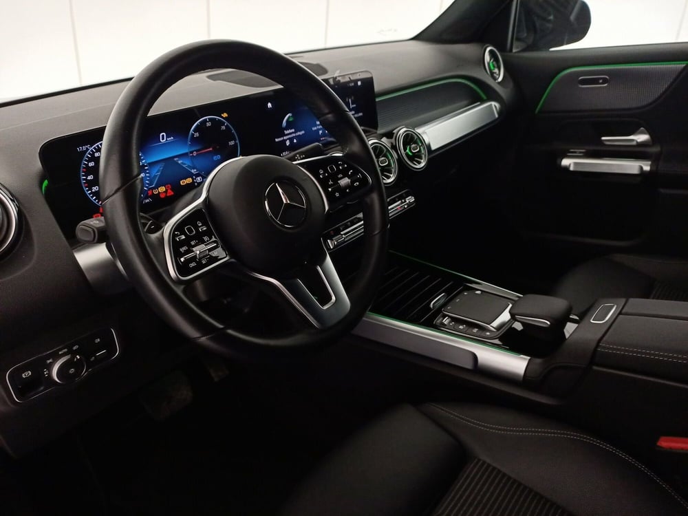 Mercedes-Benz EQB usata a Bari (5)