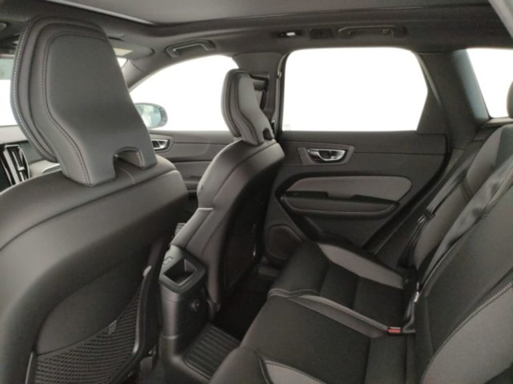 Volvo XC60 nuova a Modena (10)