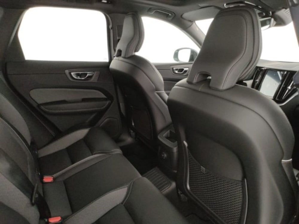 Volvo XC60 nuova a Modena (12)