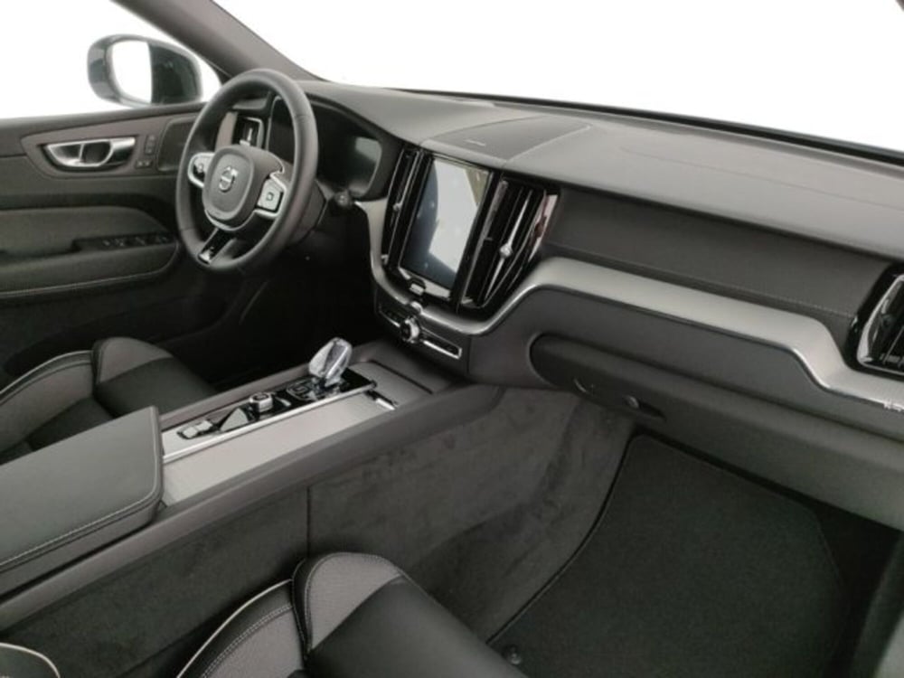 Volvo XC60 nuova a Modena (13)