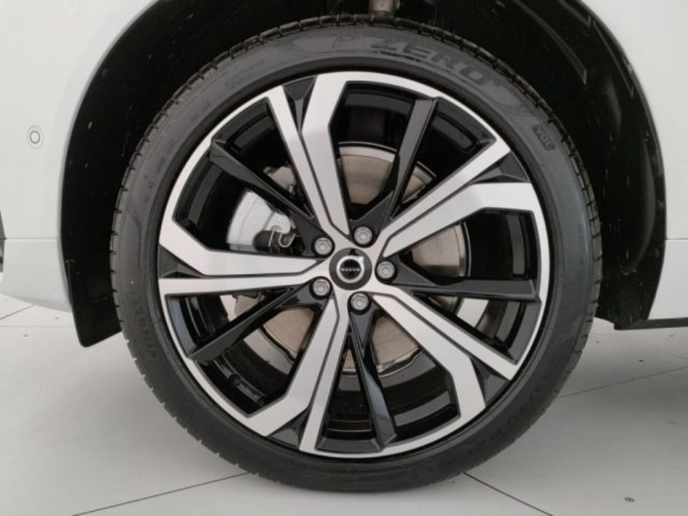 Volvo XC60 nuova a Modena (18)