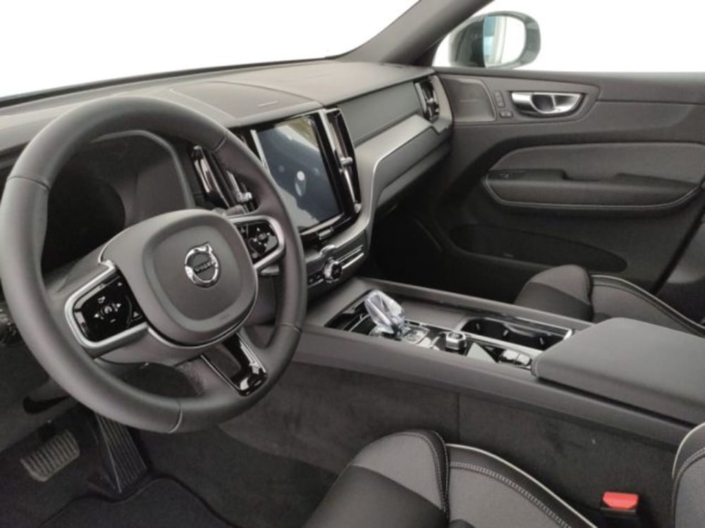 Volvo XC60 nuova a Modena (9)