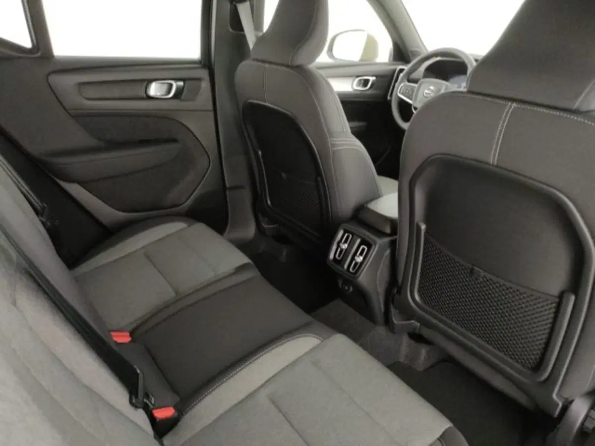 Volvo XC40 nuova a Modena (10)