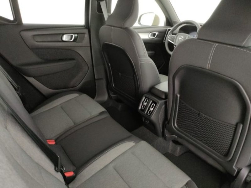 Volvo XC40 nuova a Modena (10)