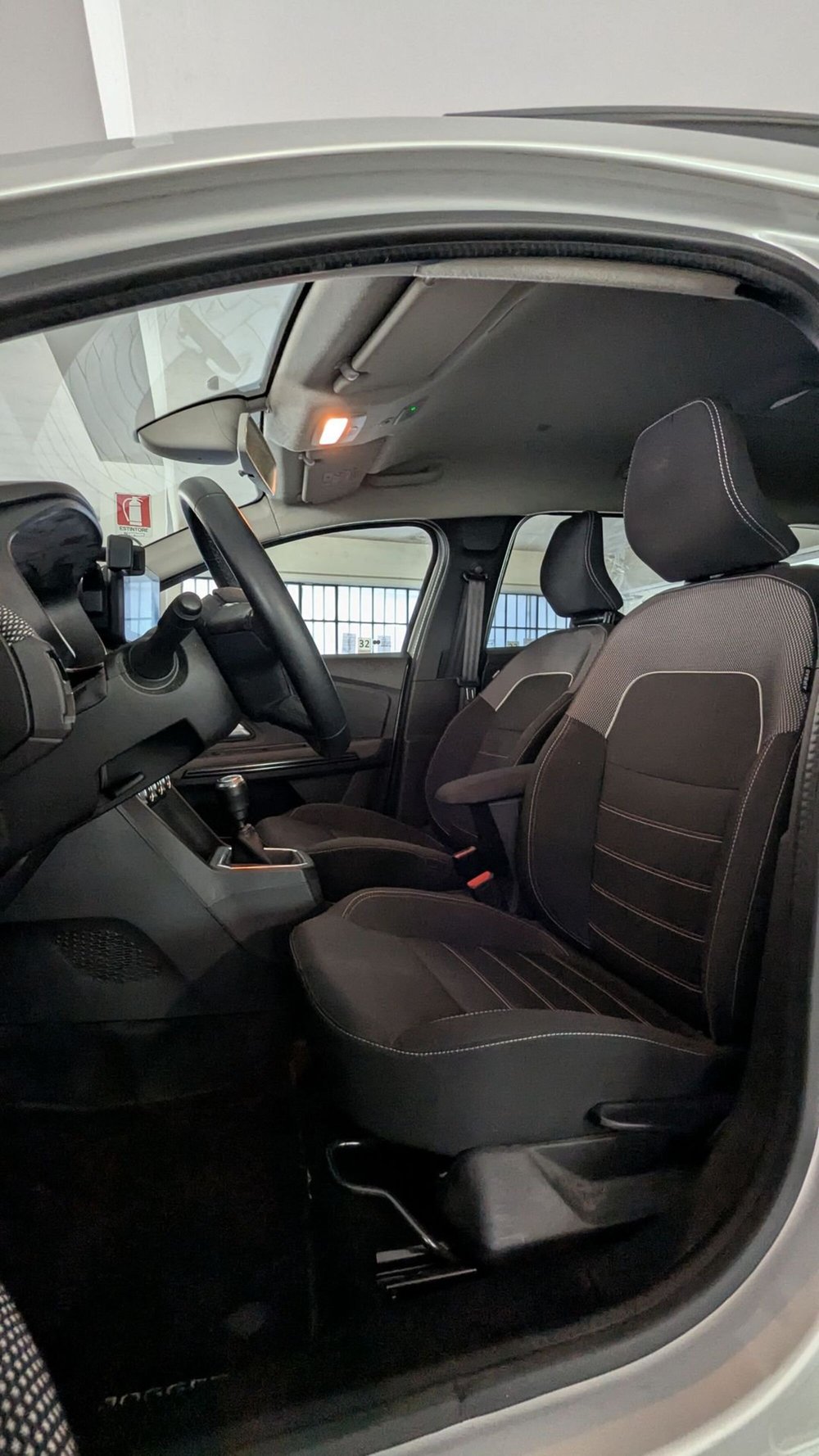 Dacia Jogger usata a Milano (14)