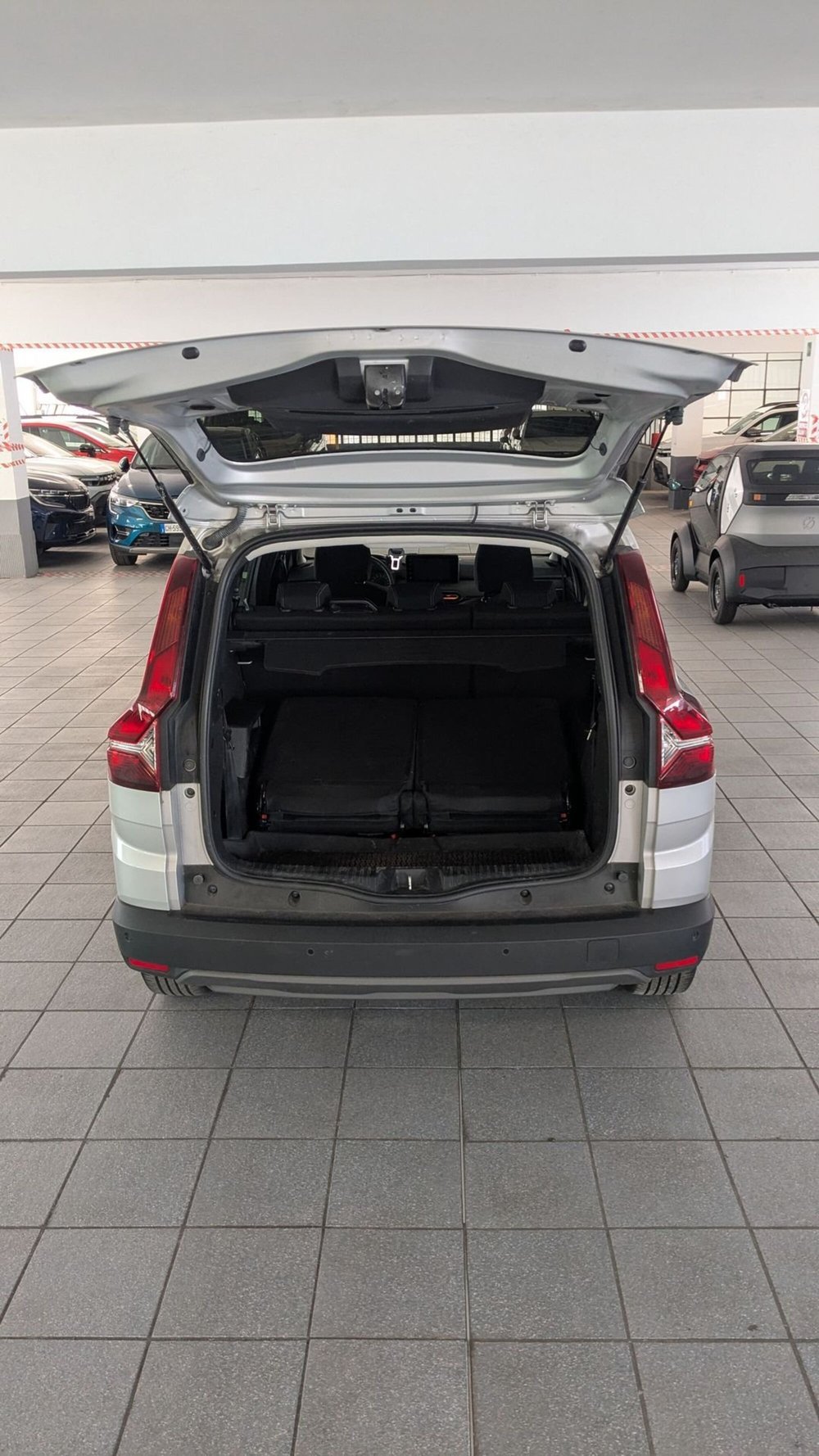 Dacia Jogger usata a Milano (5)