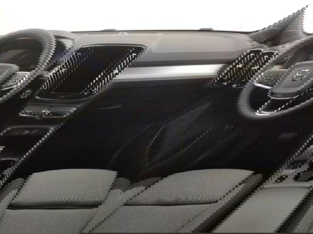 Volvo XC40 nuova a Modena (10)
