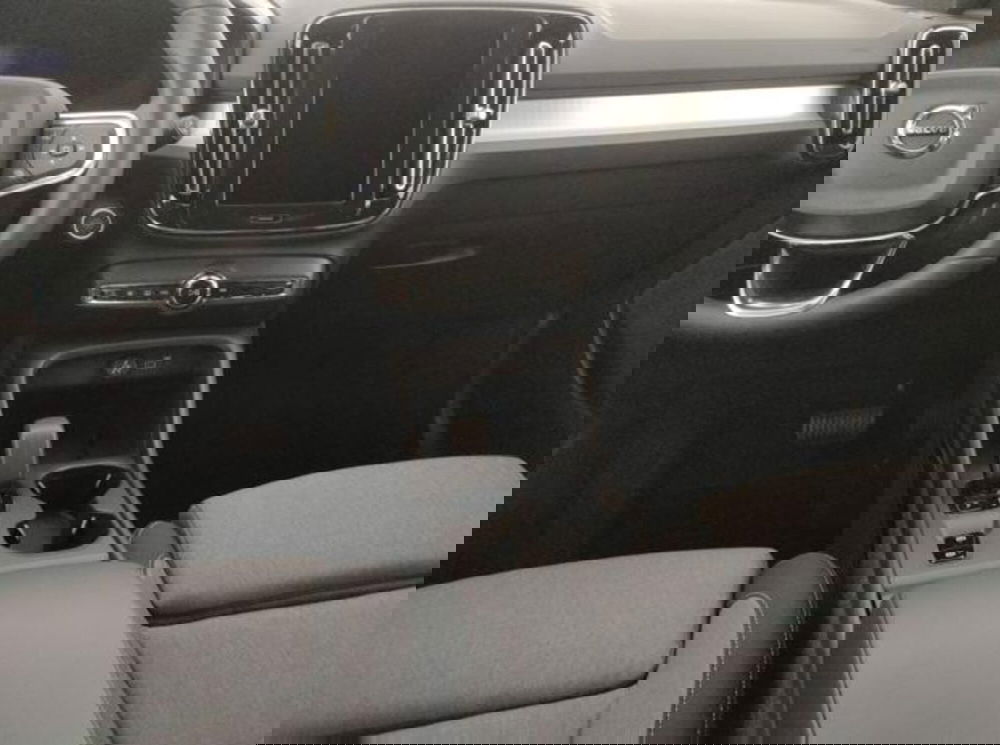 Volvo XC40 nuova a Modena (14)