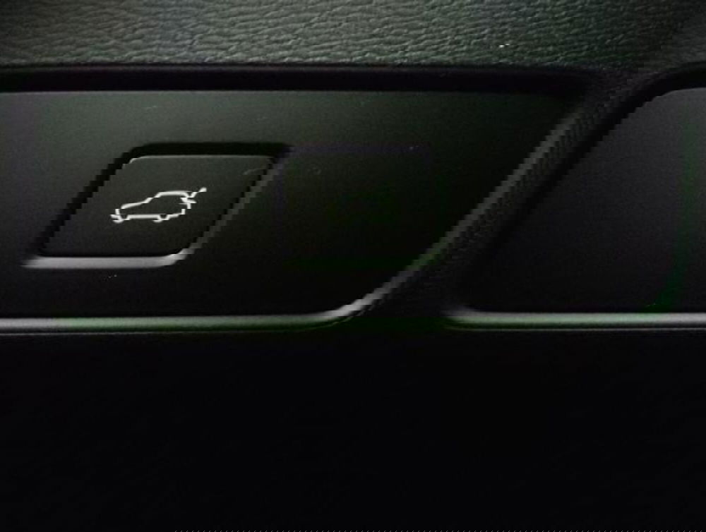 Volvo XC40 nuova a Modena (18)